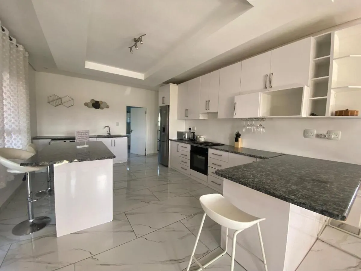 Villa Luxurious Penthouse Getaway ! Tyger Valley 0*,