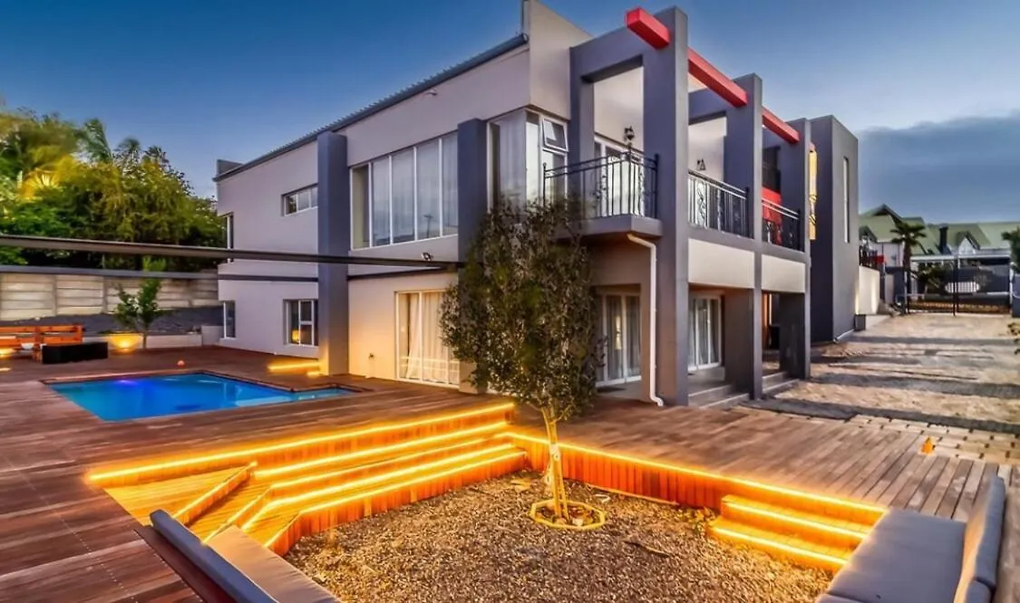 Villa Luxurious Penthouse Getaway ! Tyger Valley