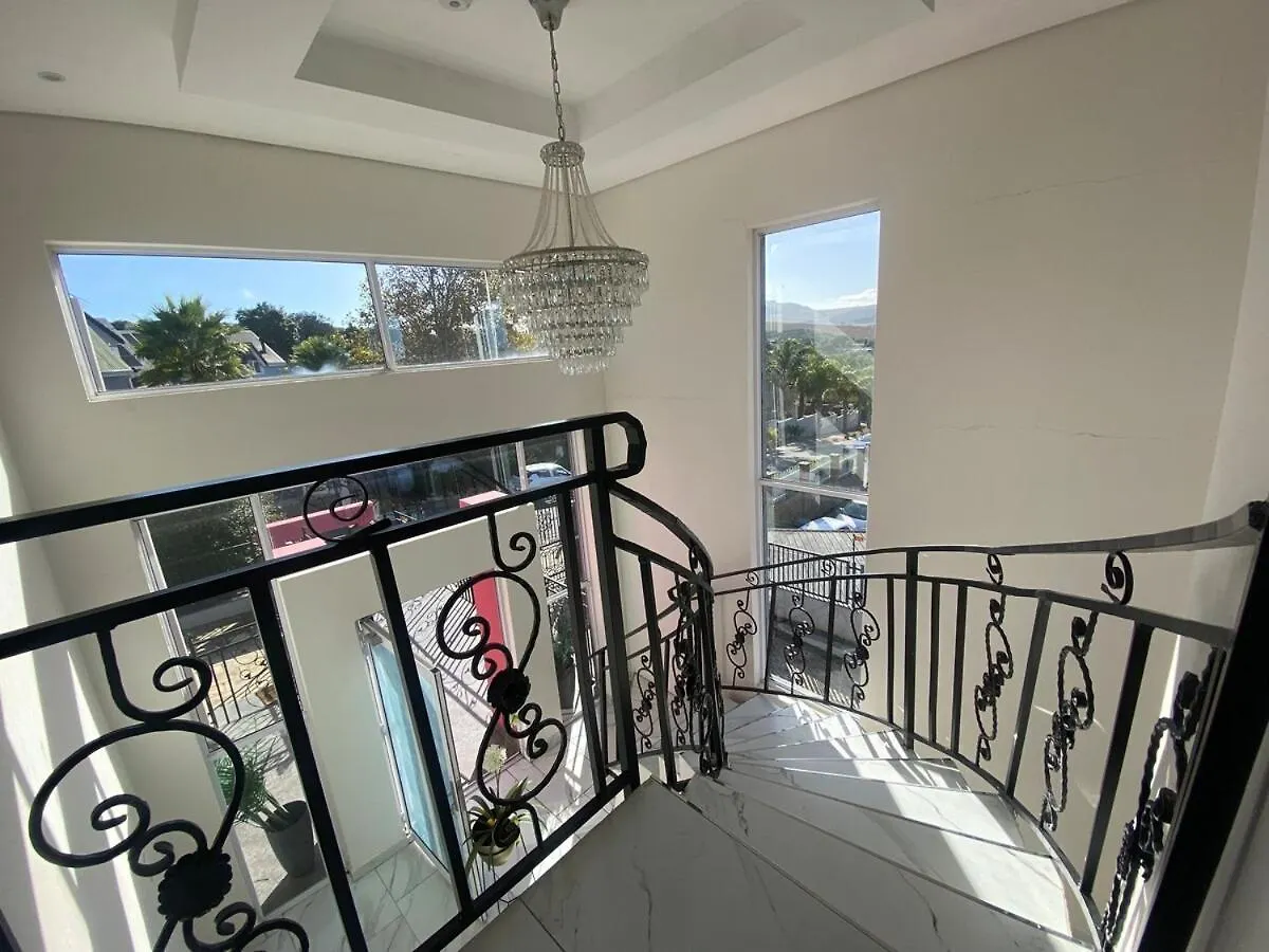 Villa Luxurious Penthouse Getaway ! Tyger Valley