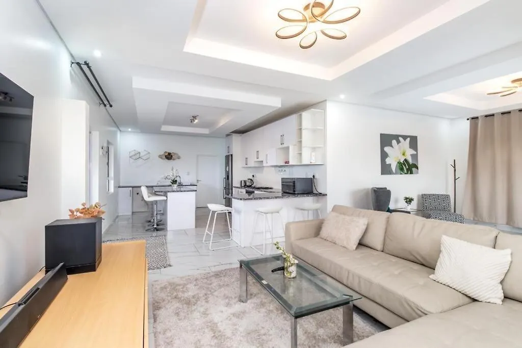 Villa Luxurious Penthouse Getaway ! Tyger Valley 0*,